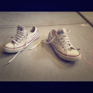 Women’s 7.5 studded converse